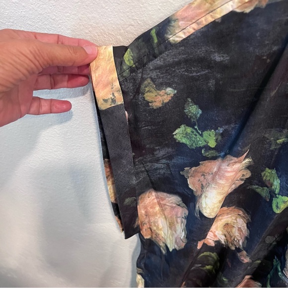 👚SOLD OUT 👚 Tahari Women’s Blouse. Size 3X. Floral Prints. 100% Polyester - Picture 4 of 10